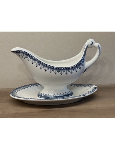 Gravy boat / Sauce bowl - unmarked but Petrus Regout - décor BORDURE in blue with tooling
