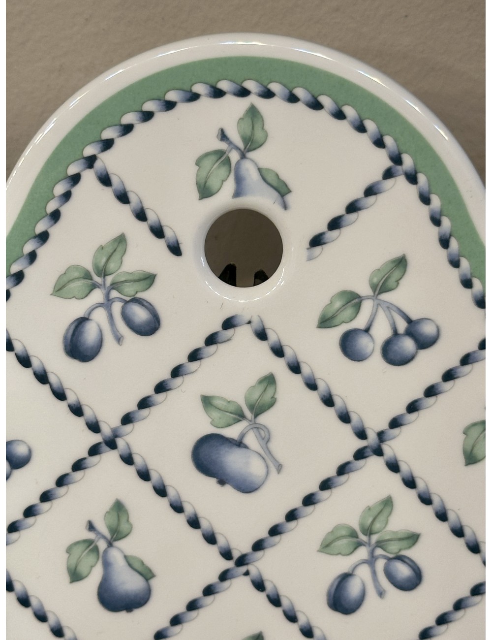 Deskundige Lui Goed opgeleid Boterhamplank / Snijplank - Villeroy & Boch - décor PROVENCE uitgevoerd met  groen en blauw/paarse vruchten versieringen
