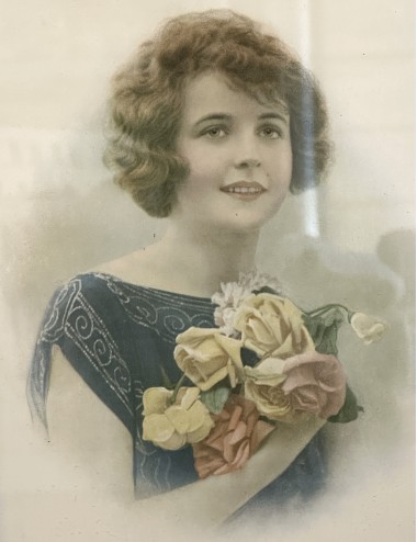 Prent / Plaat van vrouw met rozen in een goudkleurige lijst