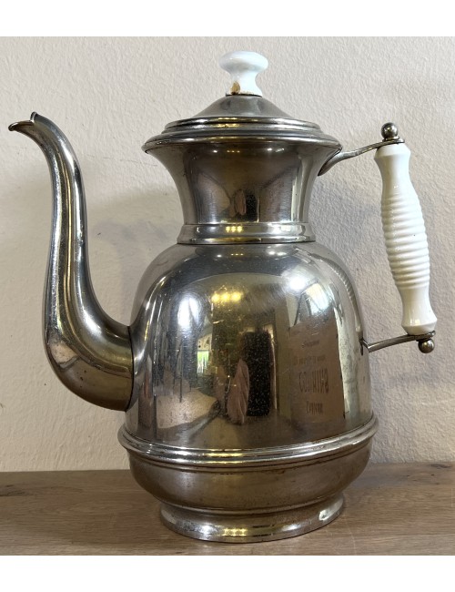 https://www.ramblingrose.nl/17437-medium_default/coffee-tea-pot-metal-chrome-model-with-porcelain-handle-and-lid-knob.jpg