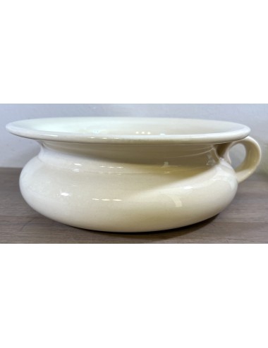 Bed pan / Pispot - Boch - round, flatter, model executed in cream color