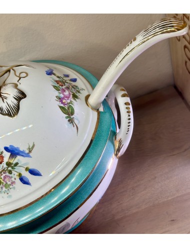 Soup tureen / Tureen - including matching sled/scooping spoon - Petrus Regout - décor of hand-painted flowers