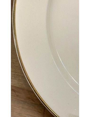 Bord / Schaal - groter plat, rond, model - Mosa (3-bogen is jaren 1960) - uitgevoerd in crème met goudkleurig randje