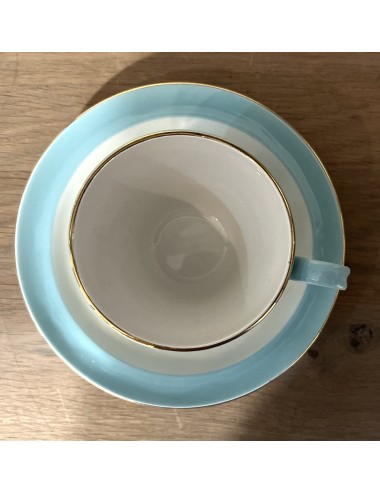 Kop en schotel - Societe Ceramique Maestricht - uitgevoerd in aquamarijn blauwe pastel kleur