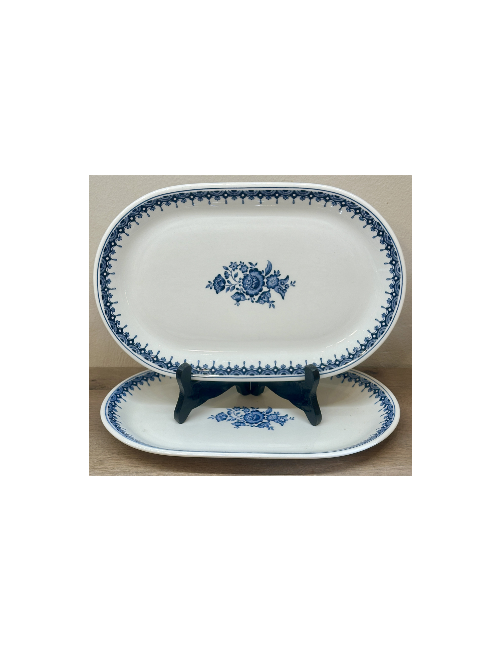Plate - flat, oval, smaller model - Royal Sphinx Porcelain - service CARILLON - décor ORIENTA in blue