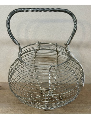 Egg basket - wire iron / fil de fer