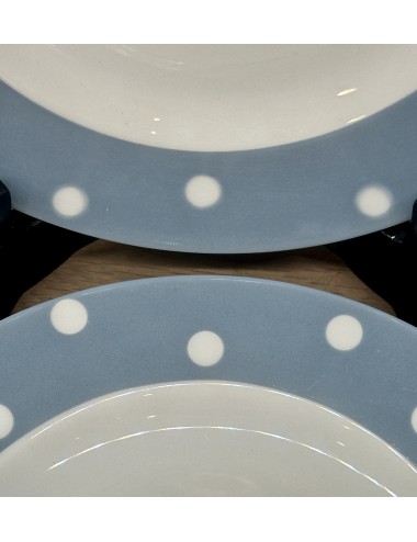 Ontbijtbord / Dessertbord - Boch - décor met PASTILLES/STIPPEN in wit op een grijs/blauwe rand