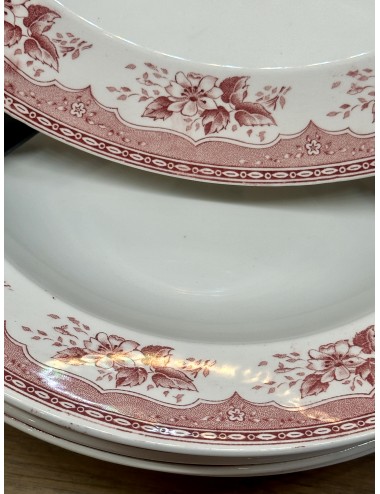 Deep plate / Soup plate / Pasta plate - Boch - décor PEPA executed in red - shape COURTRAI