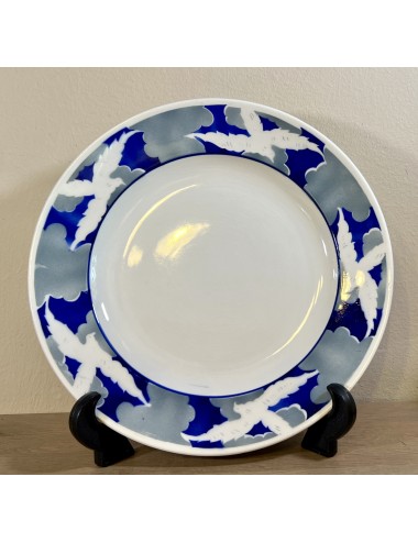 Dinner plate - Boch - Aèrodecor of white birds on a grjis-blue background