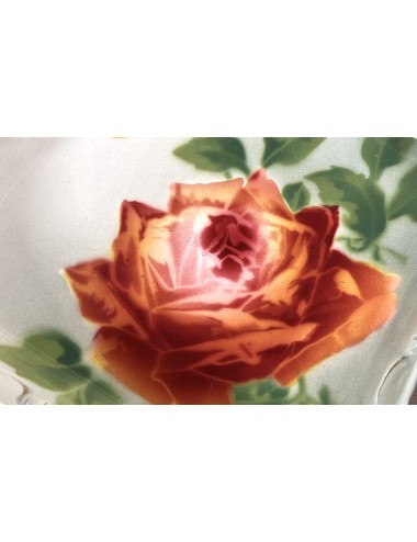 Fruitschaal / Koekjesschaal - bijna vierkant model - ongemerkt (aantal blindmerkjes) - décor met een grote roos
