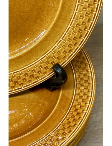 Dinner plate - Royal Sphinx Maastricht - executed in brown color with a kind of braided edge