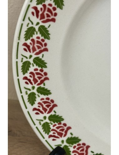 Dinner plate - Boch - aerodé decor of red flowers and green leaves