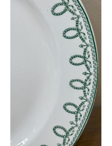Schaal / Bord - groter, rond, model - Boch Frèrer Keramis - décor BONAPARTE uitgevoerd in groen