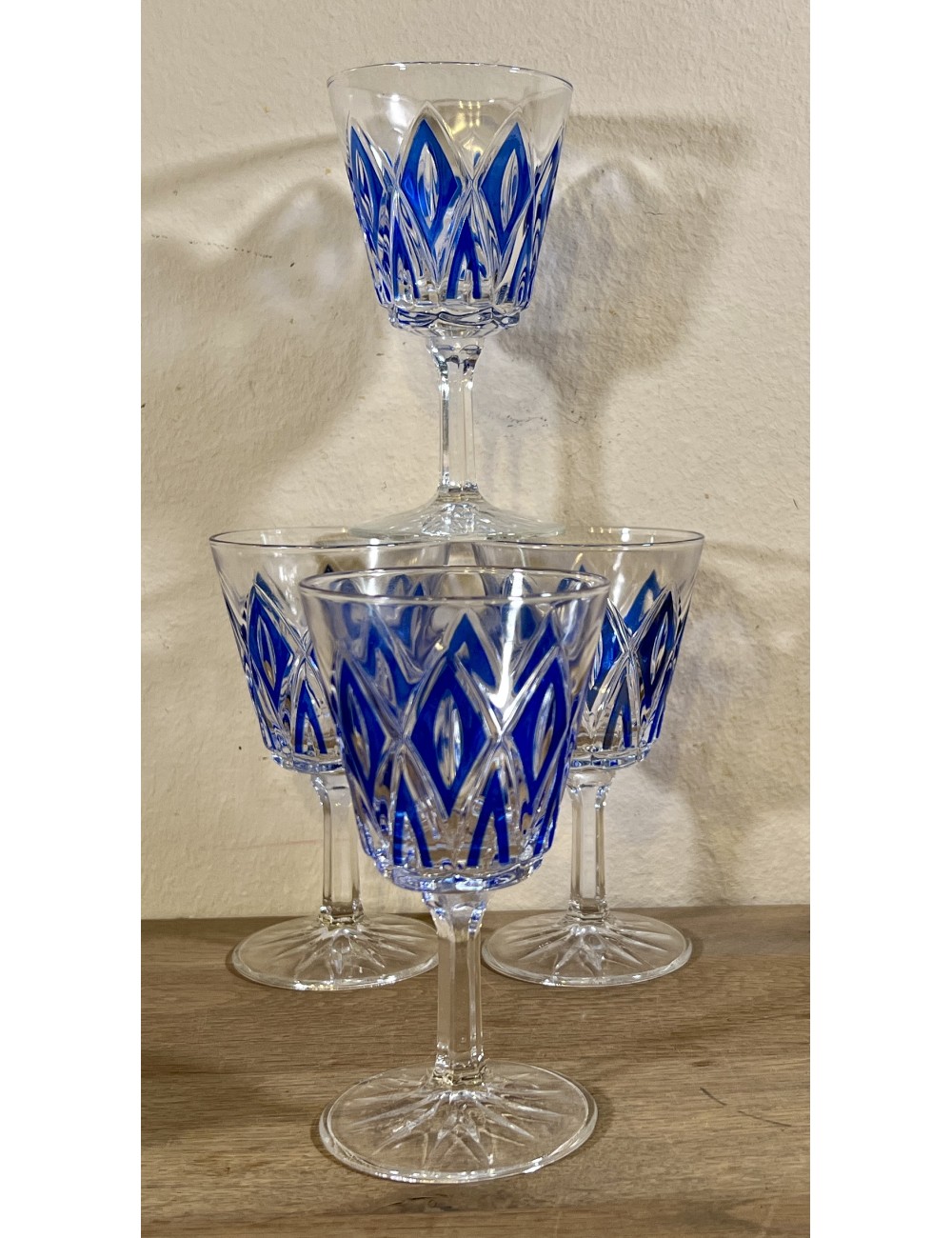 Glass / Wine glass on foot - large model - VMC Reims (Verreries Mècaniques Champenoises) - Harlequin in blue