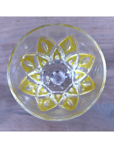 Glas / Likeurglas op voet - kleiner model - VMC Reims (Verreries Mècaniques Champenoises) - Harlequin in geel