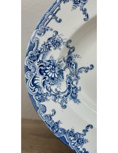 Schaal / Bord - plat, ovaal, model - B.F.K. (Boch Frères Keramis) - décor DAUPHIN uitgevoerd in blauw/jeansblauw