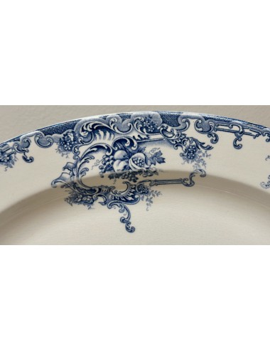 Schaal / Bord - plat, ovaal, model - B.F.K. (Boch Frères Keramis) - décor DAUPHIN uitgevoerd in blauw/jeansblauw