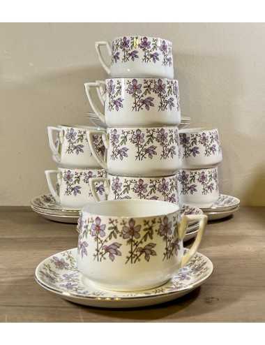 Koffiekop met schotel - Sarreguemines - décor 1182 uitgevoerd met violet gekleurde bloemetjes