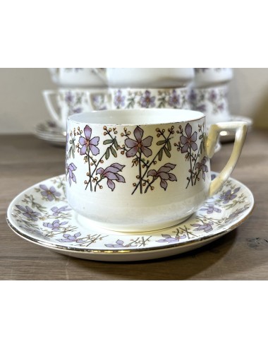 Koffiekop met schotel - Sarreguemines - décor 1182 uitgevoerd met violet gekleurde bloemetjes