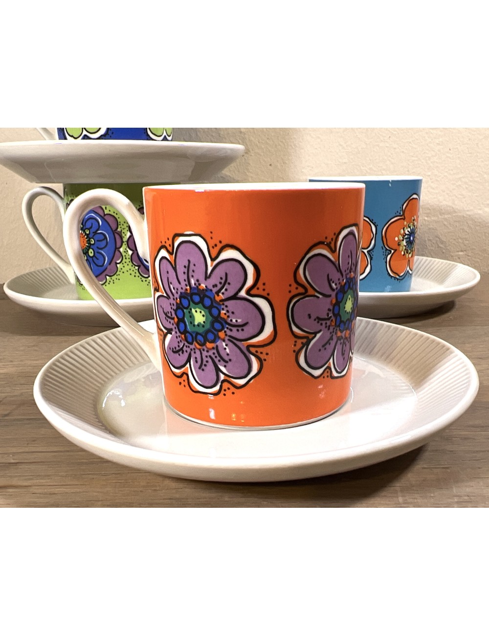 Kop met schotel - klein, porselein, model voor mokka / espresso - Villeroy & Boch - gedecoreerd met bloemen