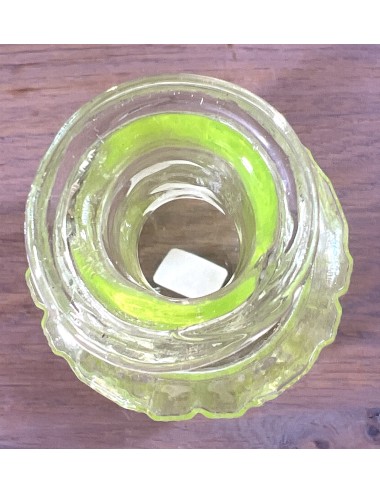 Waterkaraf - zonder glas - deel van een kaptafelset - uitgevoerd in uraniumglas/Annagroen glas