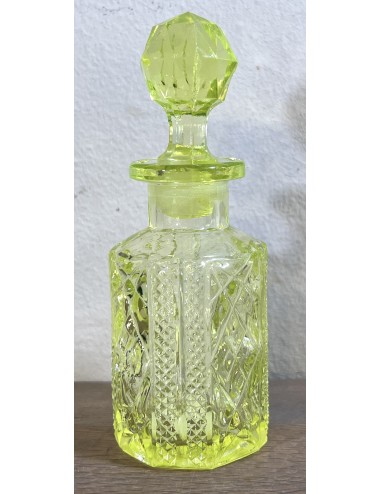 Parfumkaraf met stop - deel van een kaptafelset - uitgevoerd in uraniumglas/Annagroen glas