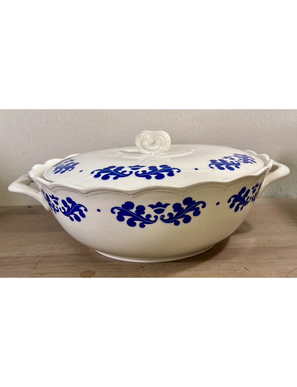 Cover dish / Tureen - Boch - shape FESTIVAL - décor CORONATION blue (EIKENBLAD)