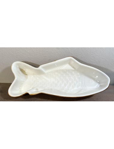 Pudding mold - executed in fish design - brown ceramic - unmarked