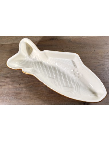 Pudding mold - executed in fish design - brown ceramic - unmarked