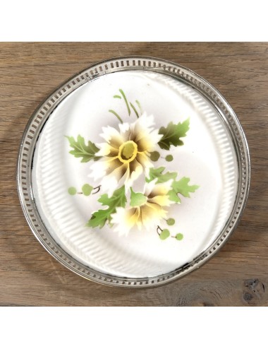 Onderzetter voor glas of fles - chrome omranding - décor in spritzmuster met wit/geel/bruine bloemen