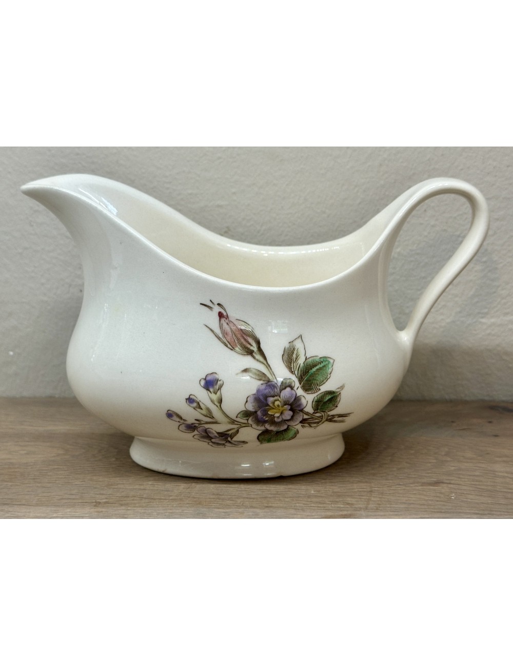 Gravy boat / Sauce bowl - Villeroy & Boch - décor with lilac colored flowers