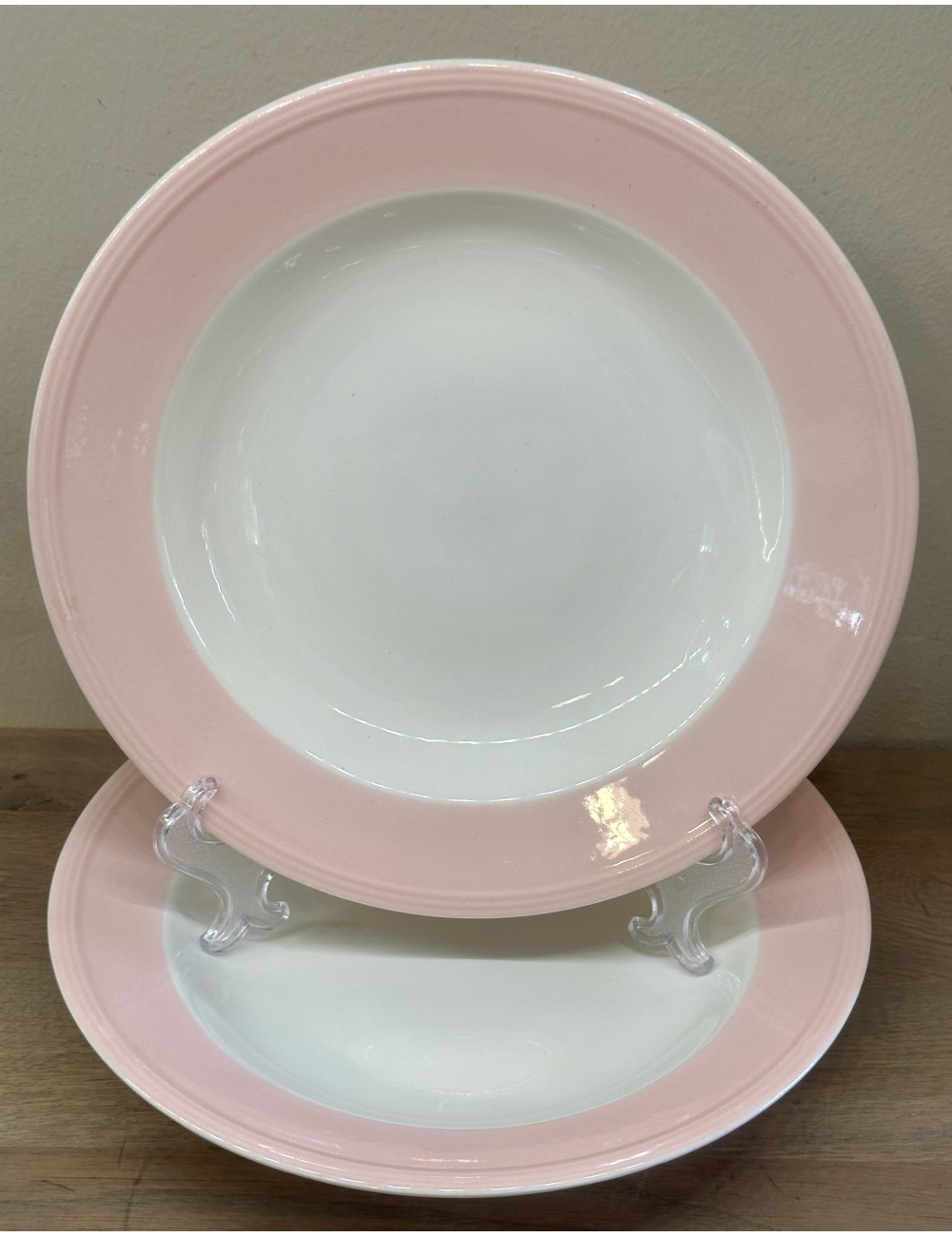 Deep plate / Soup plate / Pasta plate - Boch - décor with a old pink pastel rim