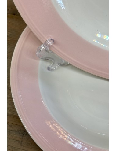 Deep plate / Soup plate / Pasta plate - Boch - décor with a old pink pastel rim