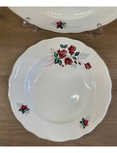 Deep plate / Soup plate / Pasta plate - Boch - décor with wine red roses and curved rim