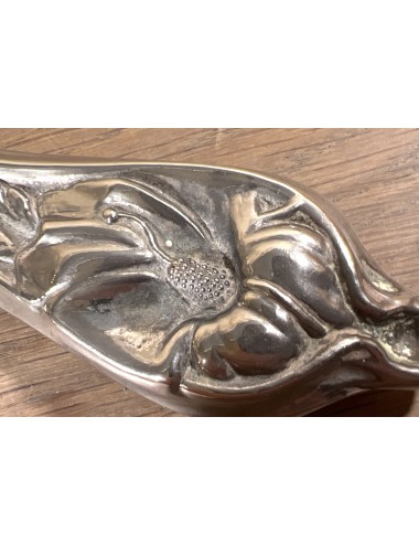 Hand mirror - unmarked - silver-plated - Art Nouveau - décor of flowers in relief