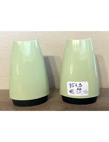 Salt and pepper shaker - Gaydon - early plastic in green/black finish