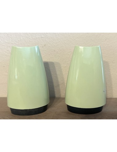 Salt and pepper shaker - Gaydon - early plastic in green/black finish