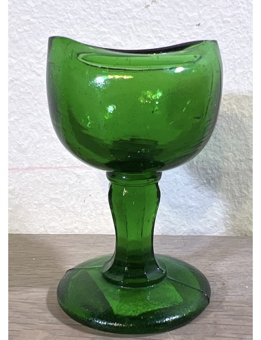 Eye bath / Eye glass- green glass model - slightly inward-sloping reservoir