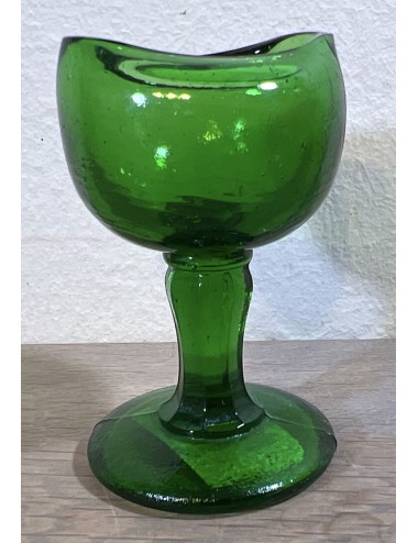 Eye bath / Eye glass- green glass model - slightly inward-sloping reservoir