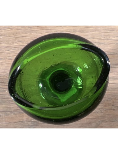 Eye bath / Eye glass- green glass model - slightly inward-sloping reservoir