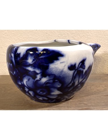 Sick Barge / Invalid Feeding Cup - unmarked - décor with flowing blue flowers