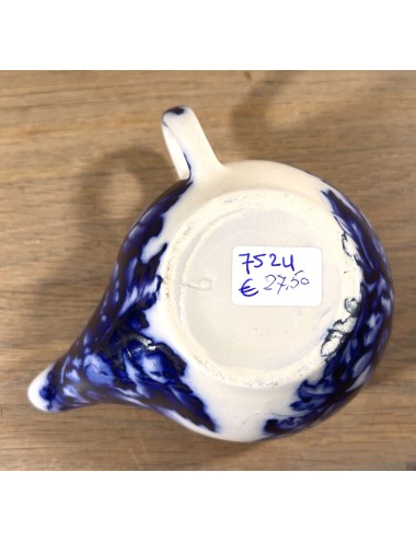 Sick Barge / Invalid Feeding Cup - unmarked - décor with flowing blue flowers