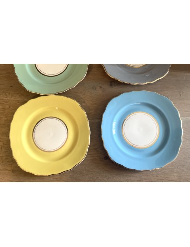 Set van 6 gebaksborden - vierkant model - Colclough Bone China - uitgevoerd in verschillende pastelkleuren