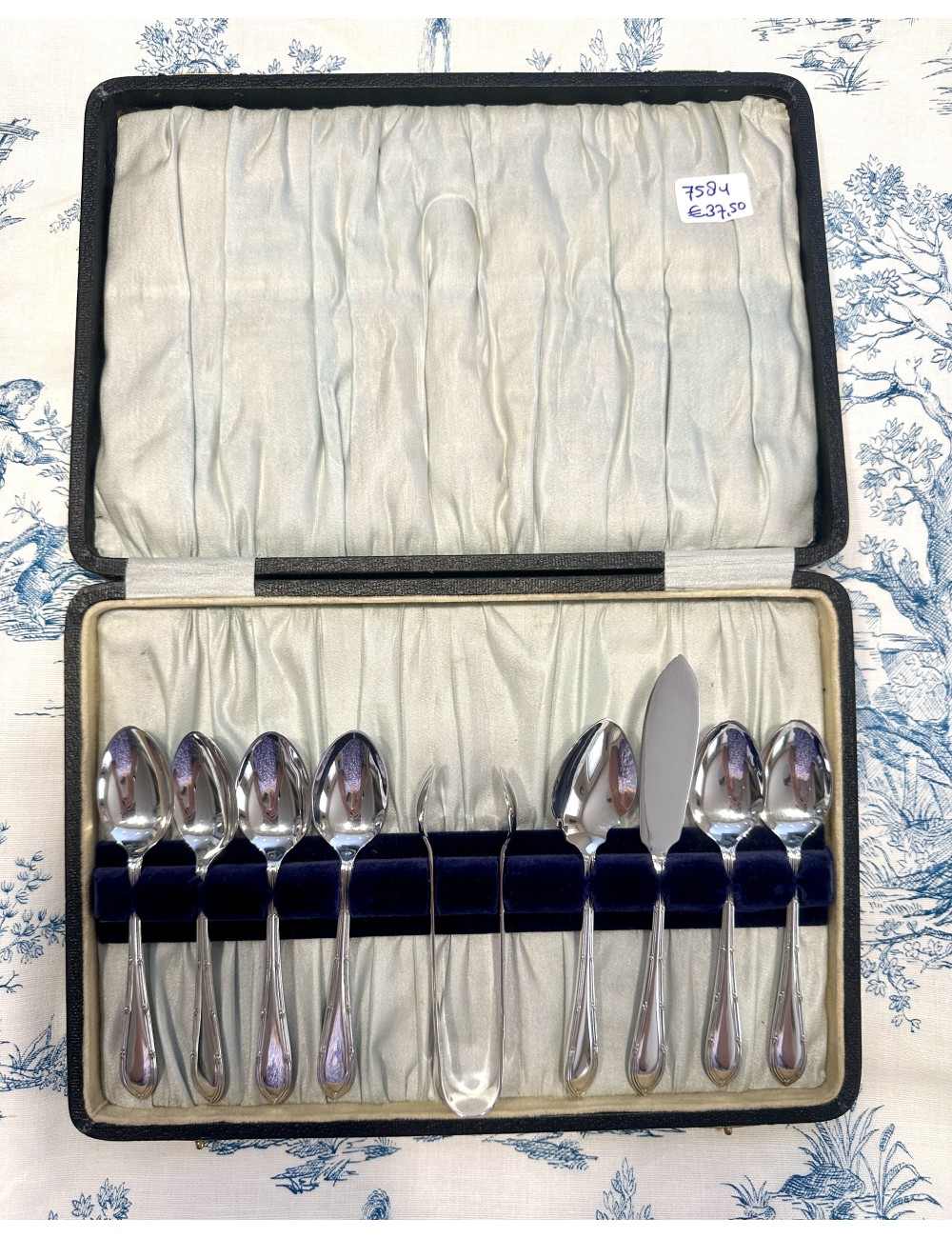 Coffee spoons / Teaspoons plus sugar tongs, sugar spoon and butter knife - 9-piece set