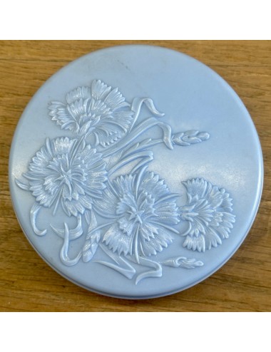 Powder box - blue bakelite with embossed décor of cornflowers