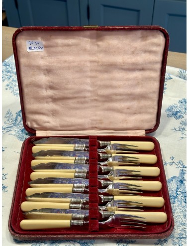 Fish cutlery / Fish Couvert - 6-piece - R&D - with ivory/cream plastic handle - E.P.N.S blade