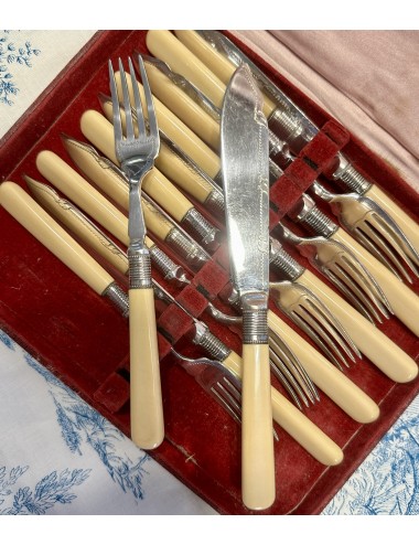 Fish cutlery / Fish Couvert - 6-piece - R&D - with ivory/cream plastic handle - E.P.N.S blade