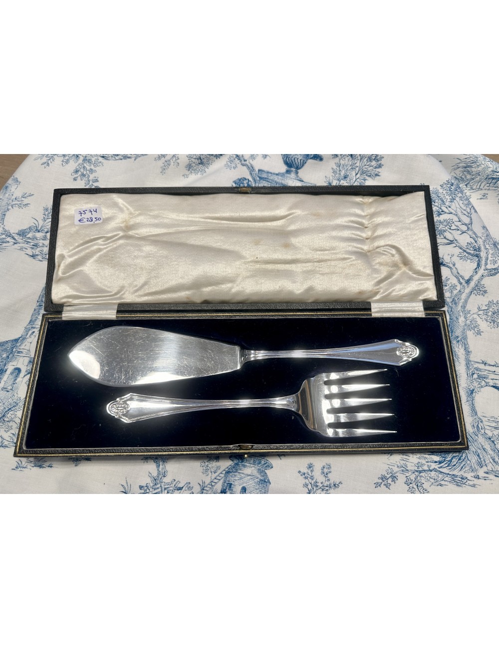 Fish knife or Cake Knife (or scoop) including wide fork - in black box - made of E.P.N.S.