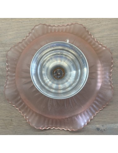 Presenteerschaal / Koekjesschaal - model uitgevoerd in roze frosted glas op chrome voet