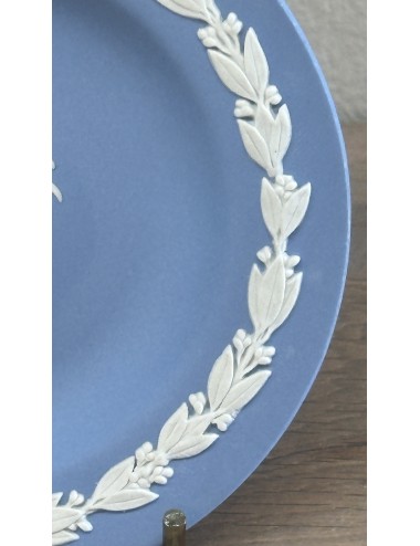 Presenteerschaaltje - Wedgwood - uitgevoerd in blauw met afbeelding krab in het midden